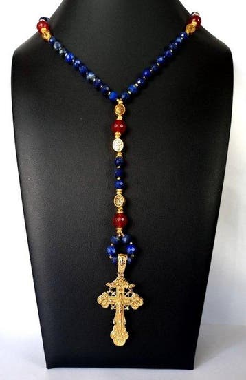 Lapis lazuli en robijn – Elegante rozenkrans –