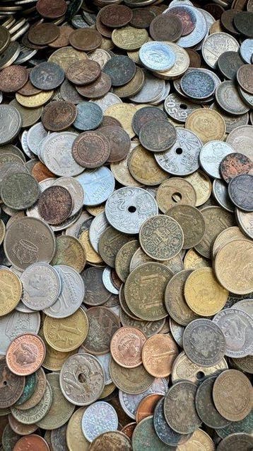 Wereld. Batch of Coins / Selection Lot (1.5 kg) (Zonder, Postzegels en Munten