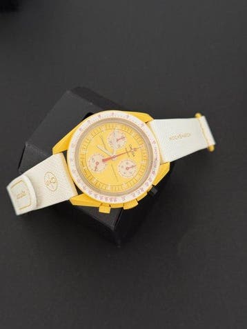 Swatch - MoonSwatch - Mission to the Sun - Sans prix de, Bijoux, Sacs & Beauté