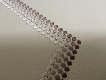 Ecopelle brodée mesure 7x1,40 m - Textile - 700 cm - 140 cm, Antiek en Kunst, Antiek | Tapijten, Tafelkleden en Textiel