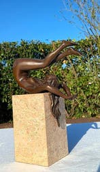sculptuur, vrouwelijke gymnaste - 23 cm - brons marmer