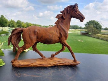 Beeld, horse in metal - 24 cm - Gietijzer