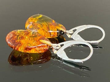 Veelkleurig druppelvormig ontwerp – Unieke Baltisch amber