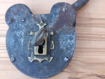 Slot en sleutel - Oud hangslot Parry & Co