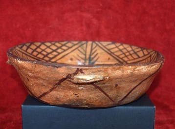 Traditioneel Berber Kabyle aardewerk Ideqqi bord in