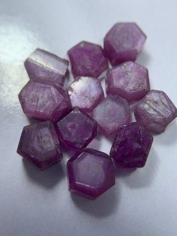 Natuurlijke Trapiche Robijnkristal – Zeldzaam hexagonaal, Verzamelen