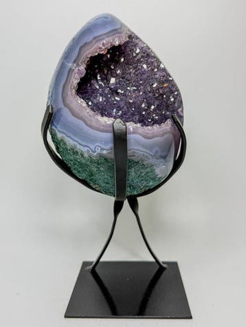 Quality polished amethyst on custom made stand Kristal -