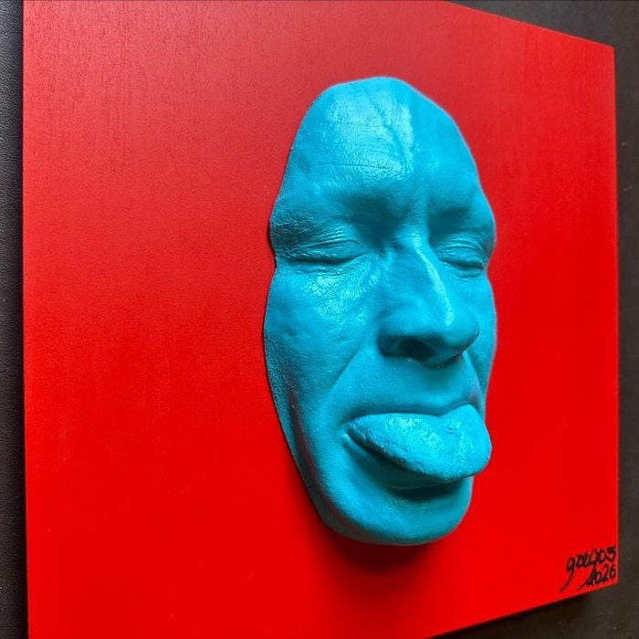 gregos - Blue light mockery on red background, Antiquités & Art, Art | Objets design