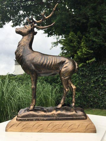 Beeld, PRESTIGIEUS HERT - 32 cm - Gietijzer
