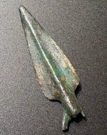 Oud-Grieks Bronzen pijlpunt met sokkel, bladachtige vorm en, Antiek en Kunst