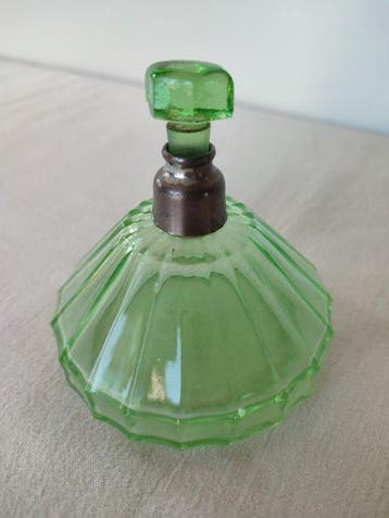 Flacon à parfum Art Déco en verre d’ouraline / uranium –, Antiquités & Art