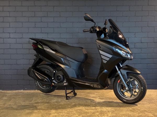 Veiling - Aprilia SXR 50 Zwart, Vélos & Vélomoteurs, Scooters | Aprilia