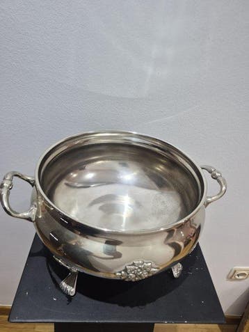 Gran sopera francesa con tapa en metal plateado – estilo