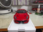 BBR 1:18 - Modelauto - Ferrari f12tdf with hood struts.