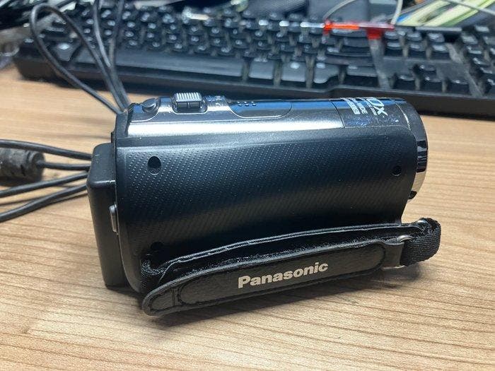 Panasonic HC-V10 digital videocamera with 16gb memory & usb, Verzamelen, Foto-apparatuur en Filmapparatuur