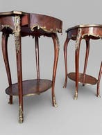 Table dappoint (2) - Une paire de tables d’appoint de style, Antiek en Kunst