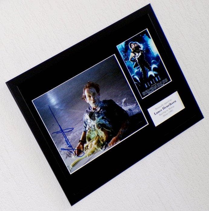 Aliens - Lance Henriksen (Bishop) Premium Framed, signed,, Collections, Cinéma & Télévision
