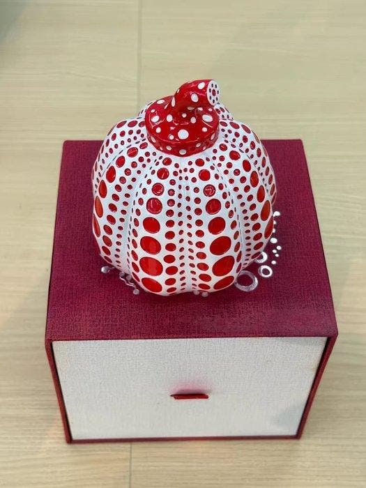 Yayoi Kusama (1929) (after) - Dots Obsession Pumpkin Red, Antiquités & Art, Art | Objets design