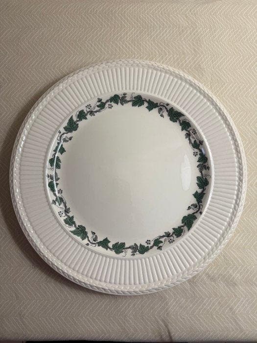 Wedgwood - Bord - Two Big Dinner Plates Stratford of, Antiek en Kunst, Antiek | Meubels | Tafels