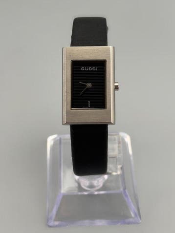 Gucci - Tank Dress Watch – Textured Black Dial – Swiss Made, Nieuw