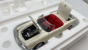 Autoart 1:18 - Modelauto - Alfa romeo Giulietta 1300 Spider, Nieuw