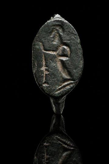 Oud-Romeins, Keizerrijk Bronzen zegelring met een staande