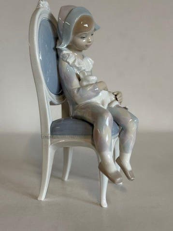 Lladró - Figurine - Young Harlequin - Niño Arlequín Sentado