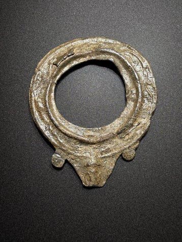 Romain antique Plomb Miroir votif, cadre richement décoré, à