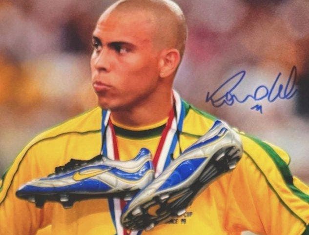 Brasil - Ronaldo Nazario - Gesigneerde foto 28x35 cm - met, Verzamelen, Overige Verzamelen