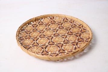 Drie Japanse bamboeambachten: Ryunsai Arima-kago Tray,