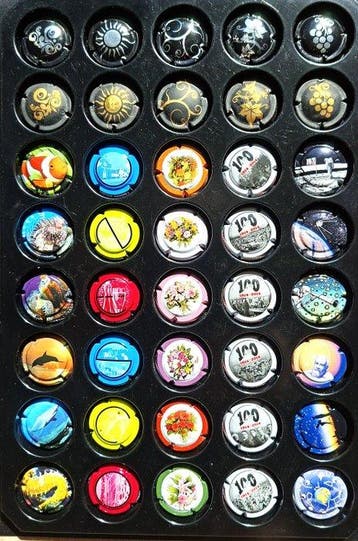 Collection de capsules de champagne - génériques