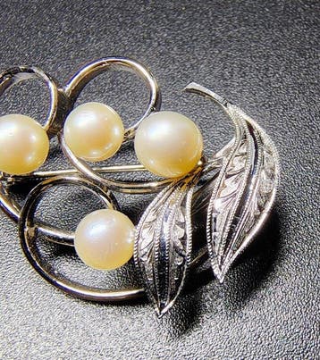 Perle - Broche vintage en argent avec 4 perles Akoya –