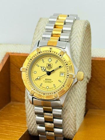 TAG Heuer - 2000 Professional 200Meters - Sans prix de