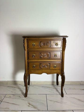 Commode - commode sauteuse de style Louis XV en noyer, Antiek en Kunst