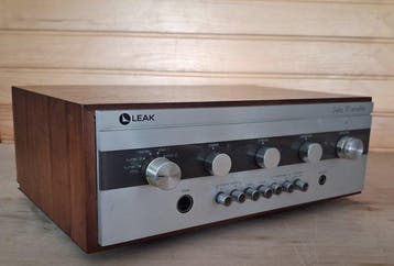 Leak - Delta 70. Woodcase Solid state versterker