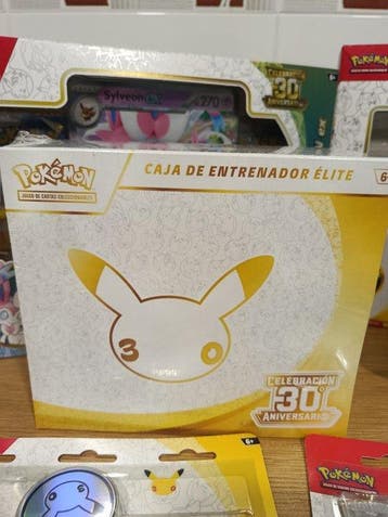 Pokémon - 8 Box - Pack 8 artículos pokemon 30 th aniversario, Nieuw