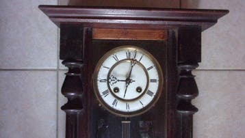 Pendule à balancier - Antique - Laiton moulé, Acajou -