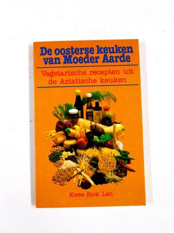 Oosterse keuken van moeder aarde 9789010045041 Kwee Siok Lan, Boeken, Verzenden, Gelezen, Kwee Siok Lan