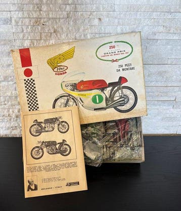 1:8 - Modelbouwdoos - Honda 250 cc 6 Cilindri GP, Nieuw