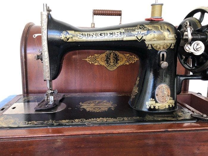 Singer 15K (1920) Naaimachine - Gietijzer, Antiek en Kunst, Kunst | Designobjecten