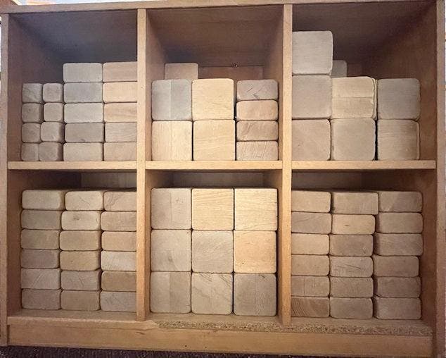 Haagse set in Educo kast met 133 houten blokken, Boeken, Schoolboeken, Verzenden