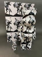 Medicom Toy - Be@rbrick - Banksy Brandalism Highwayman 100%, Antiek en Kunst, Kunst | Schilderijen | Modern