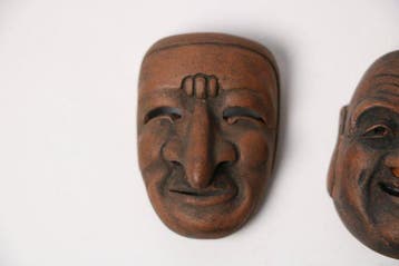 Set van vijf Noh-masker netsuke met togglesluiting -