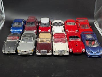 1:18, 1:24 - Modelauto (12) - Großes Konvolut Modellautos –, Nieuw