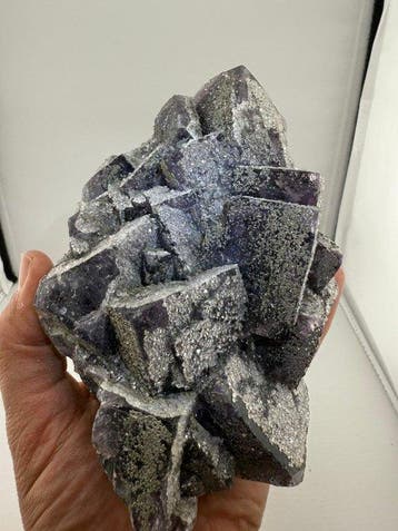 Fluorite naturelle avec pyrite et quartz, agrégat – spécimen