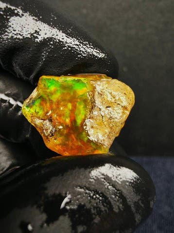 20cts Crystal Opal Specimen Ruw- 4 g