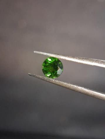 Natural Diopside - 0.625 ct - round - 5mm - green - chromium, Verzenden, Nieuw