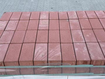 Veiling - 20 M2 Beton Keiformaat Rood Met Facet 21x10x8 Cm