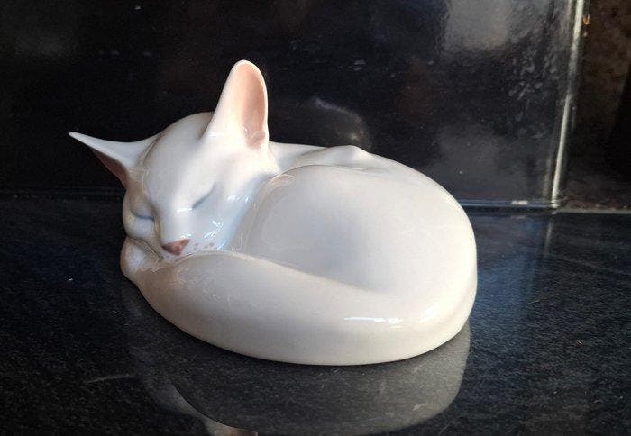 Royal Copenhagen - Figuur - Sleeping Cat - Porselein, Antiek en Kunst, Antiek | Glaswerk en Kristal