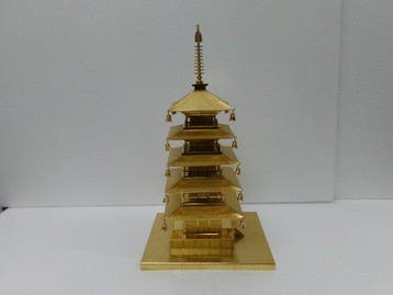métal doré - La pagode à cinq étages du temple Horyu-ji à, Antiek en Kunst